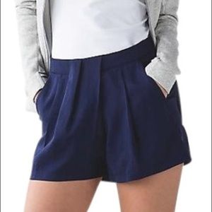 Rare Lulu 🍋 pleated shorts